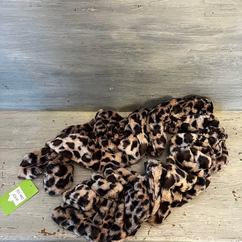 IYQ Faux Fur Leopard Print Scarf New with Tag