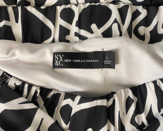 New York & Company Graffiti Print Black White Handkerchief Hem Skirt Size Large Like New