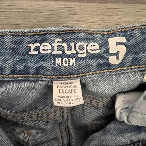 Refuge 100% Cotton Mom High Rise Heavily Distressed Medium Wash Denim Blue Jeans Size 5 Good Condition