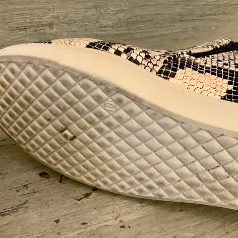 Outwoods Faux Snakeskin Fashion Mid Top Sneaker Black White Double Side Zip Size 10 Good Condition