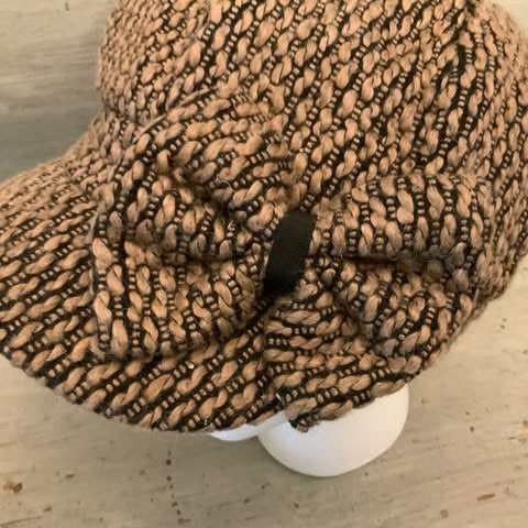 Indigo Soul Black Tan Textured Knit Newsboy Cap Hat with Bow Good Condition