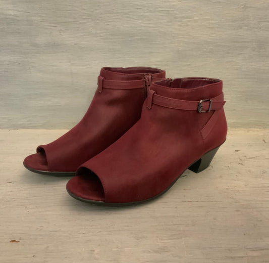 Easy Street maroon Open Toe Ankle Bootie Boots Size 7 Good Condition