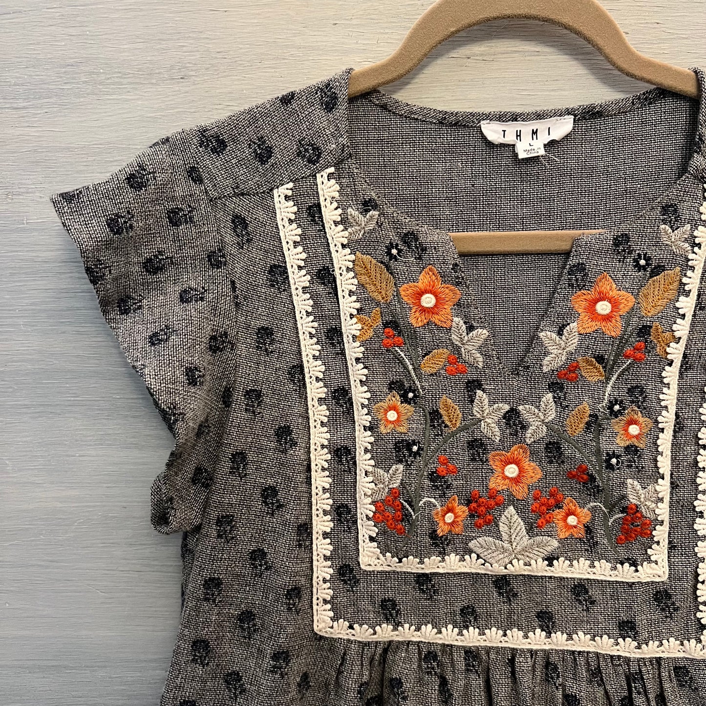 THML Embroidered Flower Lace Grey Floral Knit Mini Dress Large Good Condition