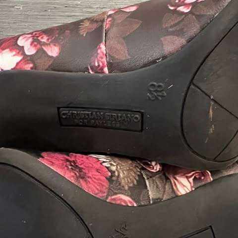 Christian Siriano Dark Floral Print Stiletto Pump Heel Size 8.5 Like New