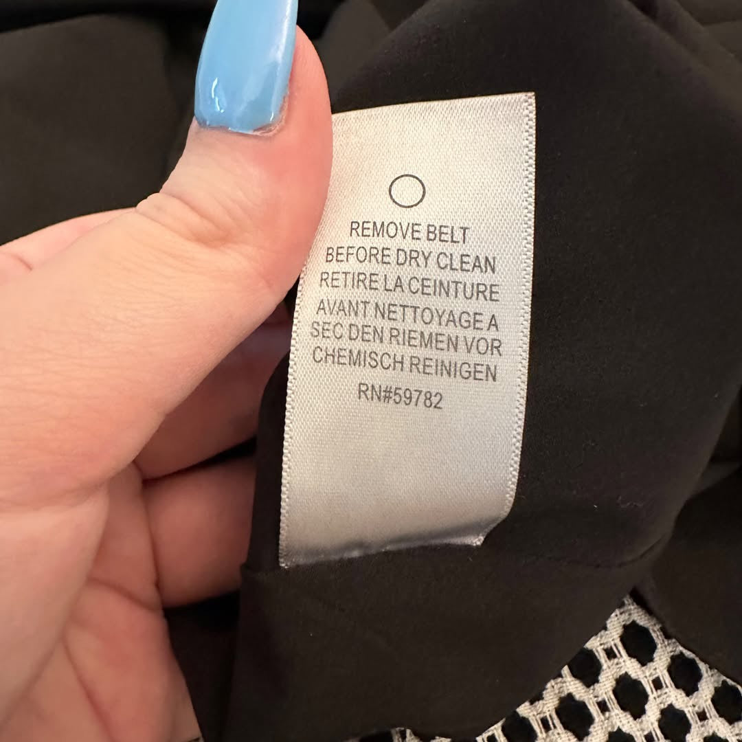 Adrianna Papell Dress Fit Flare Short Cuffed Sleeve Sweetheart Neck Black White Size 8 Like New