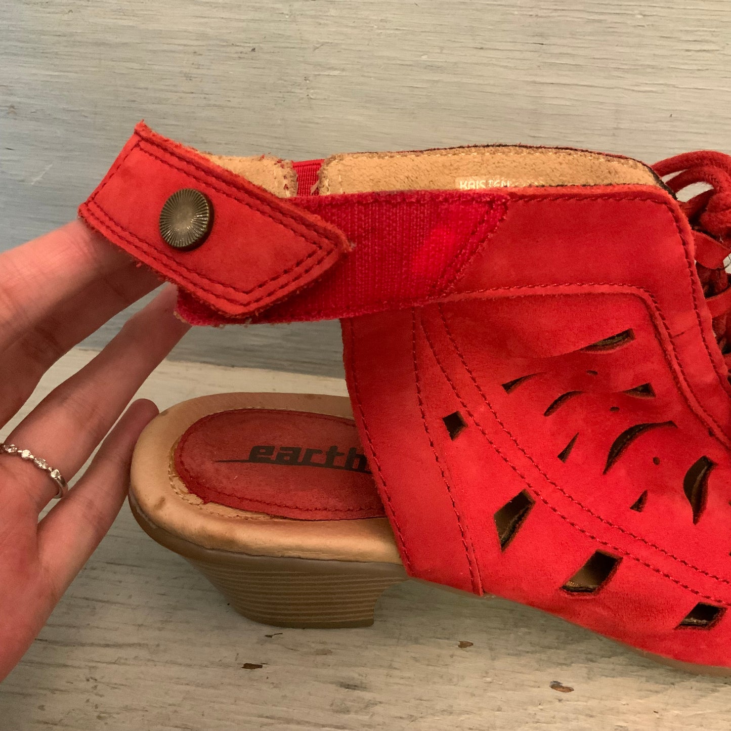 Earth "Kristen" Bright Red Nubuck Leather Gladiator Block Wedge Heeled Sandals 9.5 Good Condition
