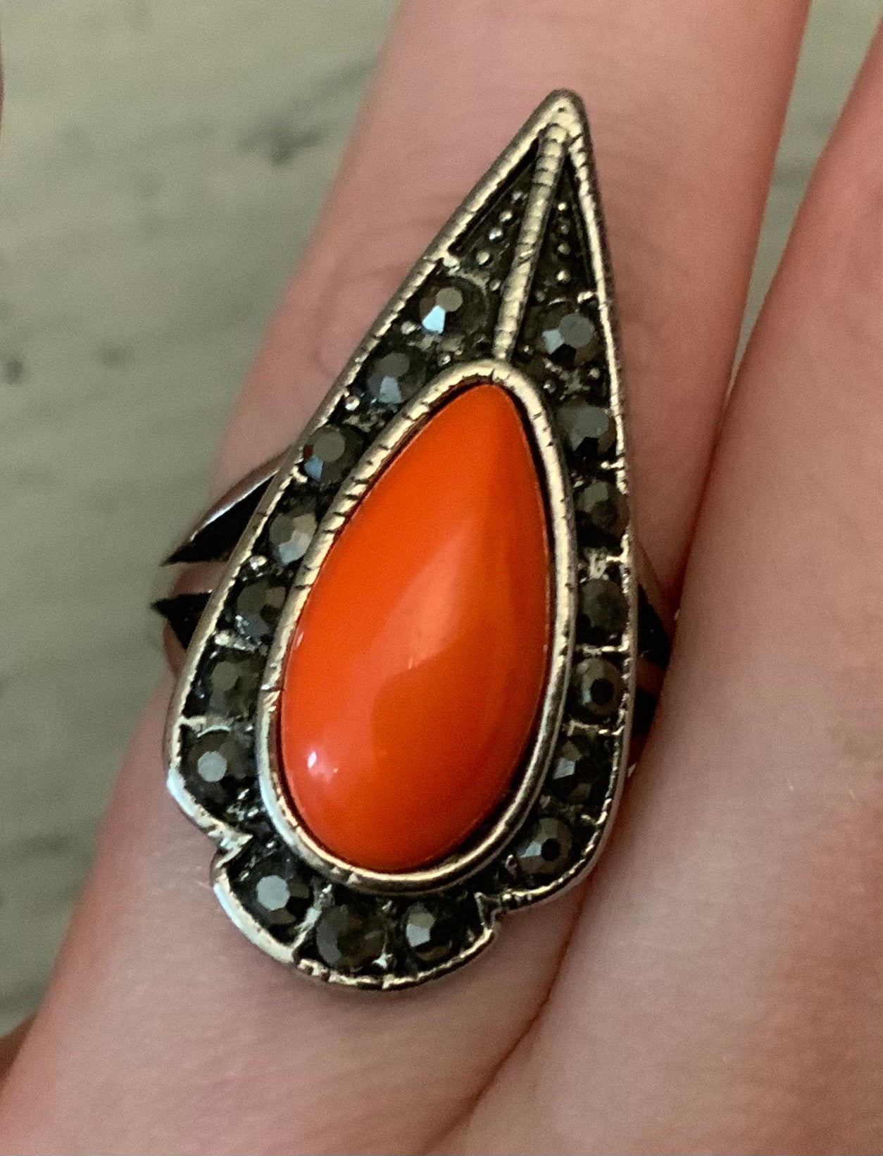 Art Deco Style Large Orange Tear Drop Shaped Stone Fashion Statement Ring Size 6.5 (U.S.) Good Conditoin
