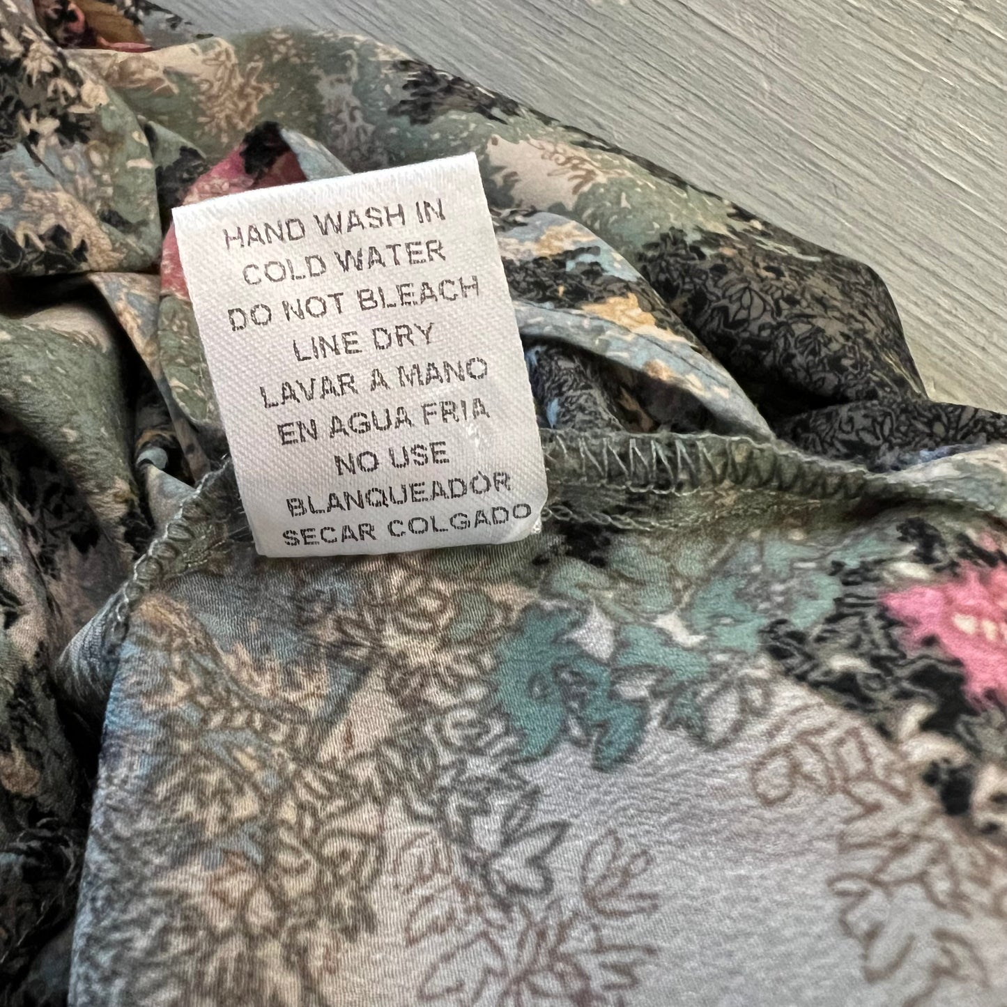 entro Tiger Black Blue Green Pink Floral Print Button Down High Low Blouse Large Good Condition