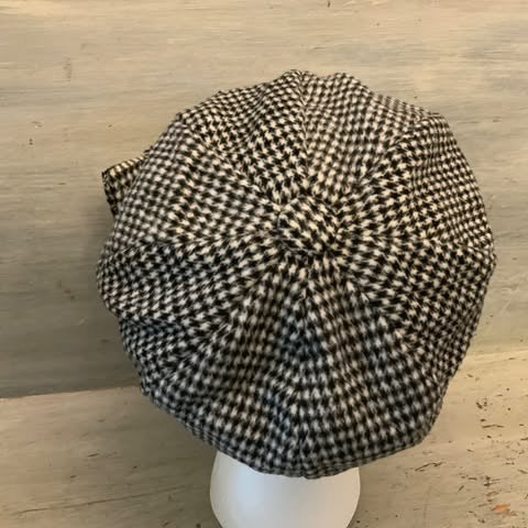 Black White Check Flannel Newsboy Cap Hat with Bow Good Condition