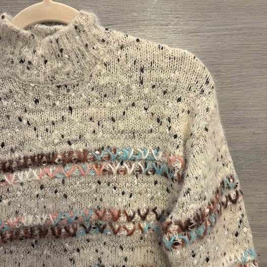 Maurices White Eyelash Cross Stitch Stripe Crew Neck Sweater Small Like New
