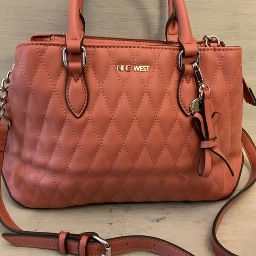 Nine West Salmon Pink Quilted Faux Leather Hand/Shoulder Bag Purse Like New