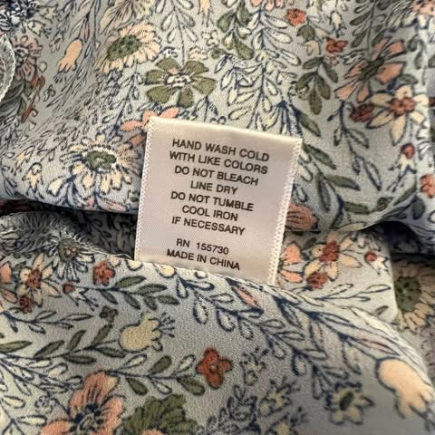 Rose + Olive Sky Blue Floral Print Vneck Button Down High Low Blouse Size 2x Good Condition