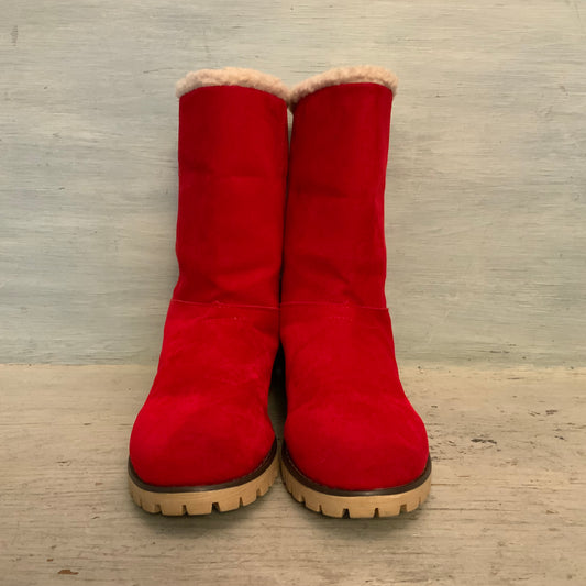 Red Faux Suede Chunky Heel Lug Sole Short Winter Boots Size 9/40 Good Condition