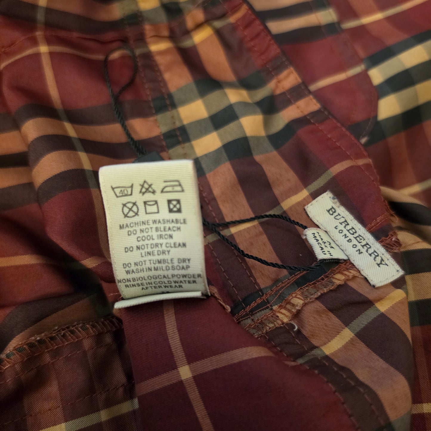Burberry London Burgundy Black Tan Plaid Tie Waist Board Shorts Size Medium Good Condition