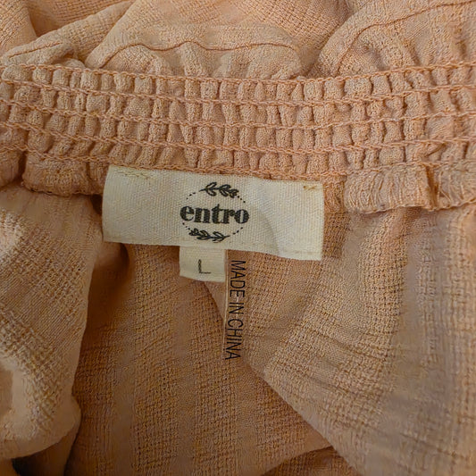 Entro Apricot Ruffle Split Collar Vneck Button Down Blouse Size Large Good Condition