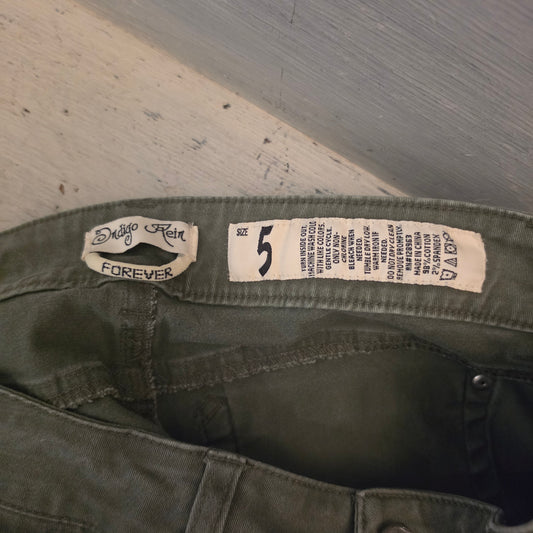 Indigo Rein 98% Cotton Olive Green Cuffed Bermuda Shorts Size 5 Good Condition
