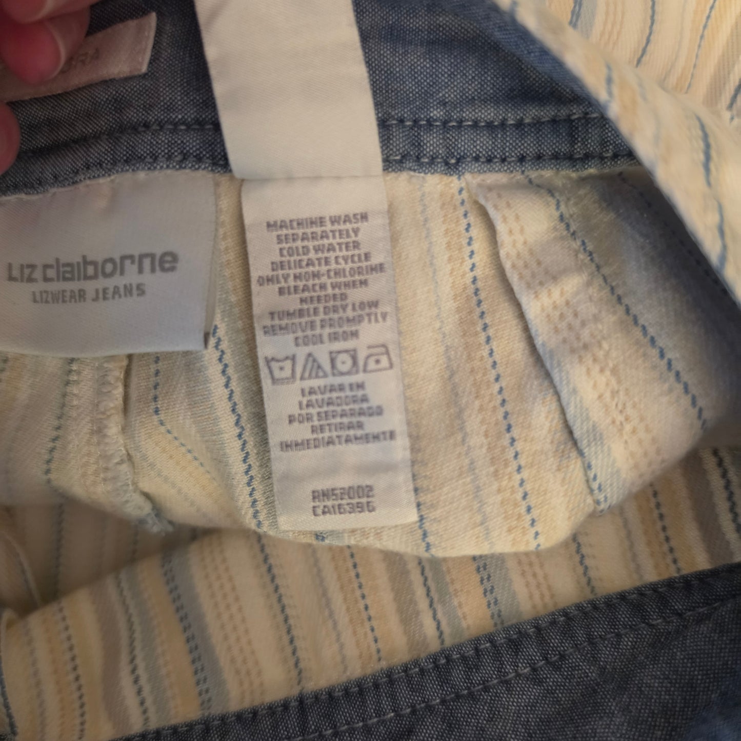 Liz Claiborne Jeans 100% Cotton Audra Pinstripe Bermuda Shorts Size 8 Good Condition