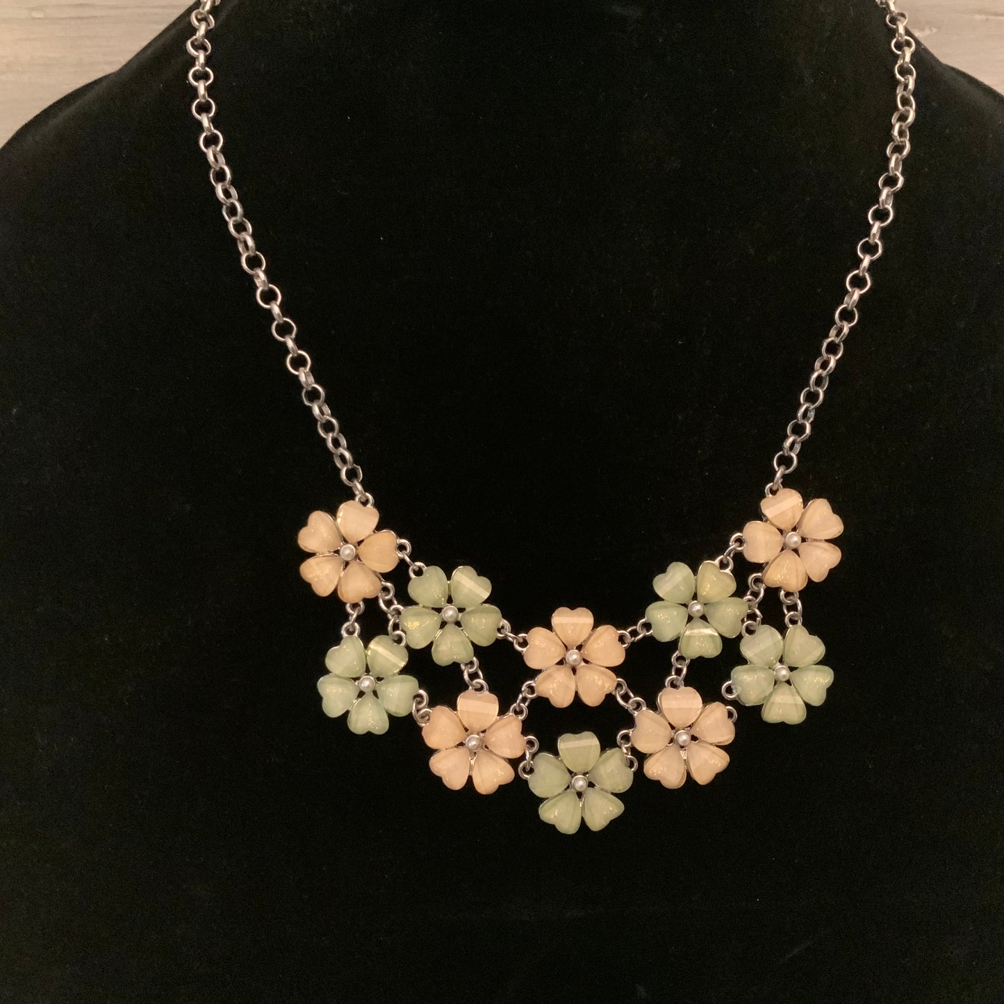 RMN Replica Iridescent Mint Pale Pink Flower Choker Necklace 18”-21 Good Condition