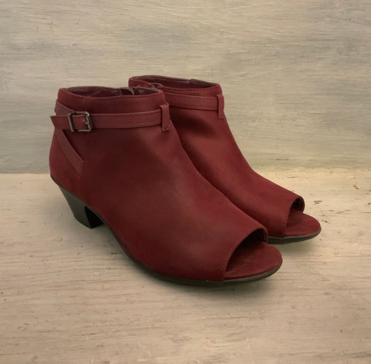 Easy Street maroon Open Toe Ankle Bootie Boots Size 7 Good Condition