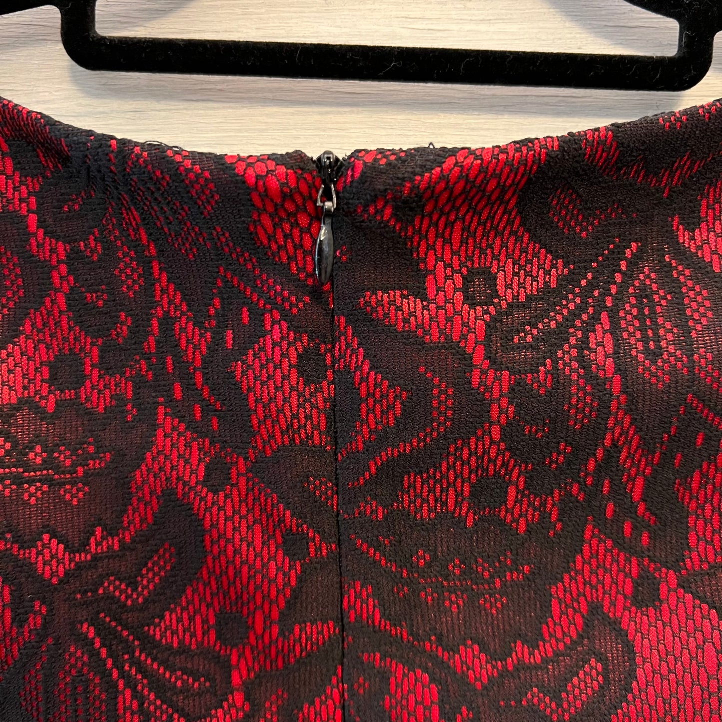 ALYX dress Red Black Lace Cap Sleeve Formal Tailored Dress Size 8 Good Condition