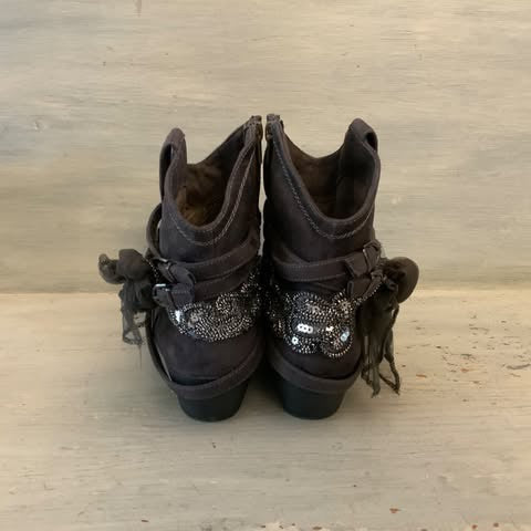 Not Rated Fancy Grey Faux Leather Western Style Ankle Boot Size 9 Good Condition