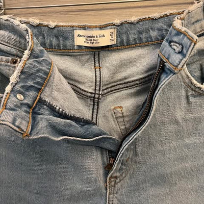 Abercrombie & Fitch Kick Flare Ultra High Rise Light Wash Jeans Size 28" Good Condition