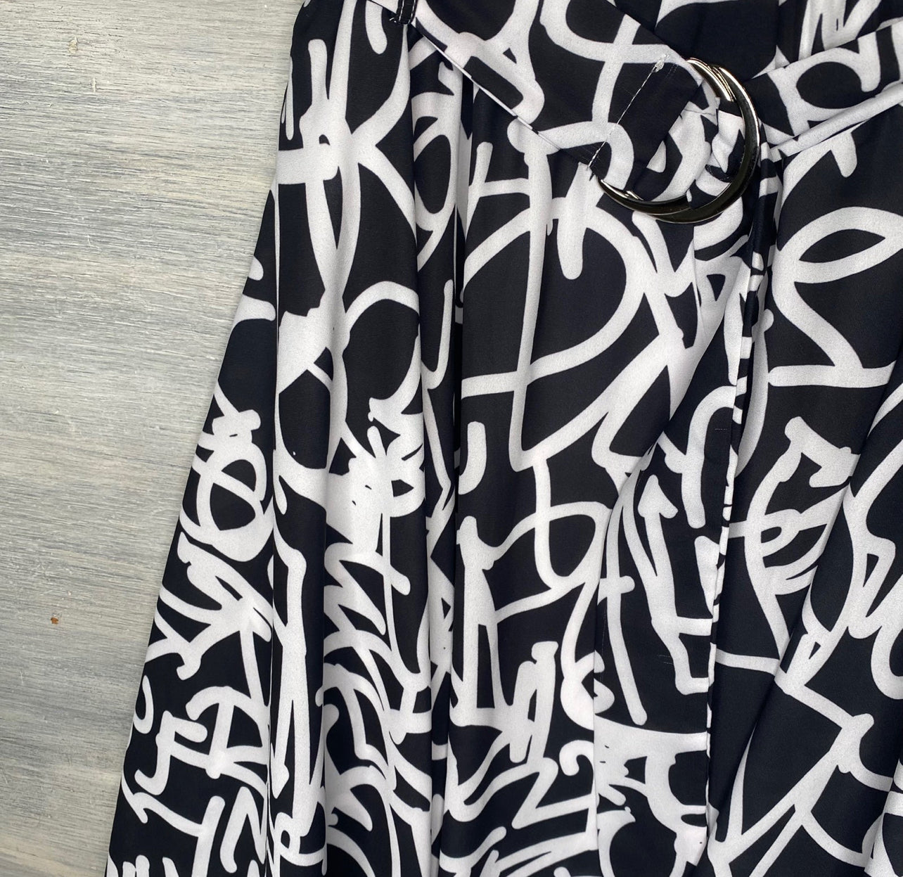 New York & Company Graffiti Print Black White Handkerchief Hem Skirt Size Large Like New