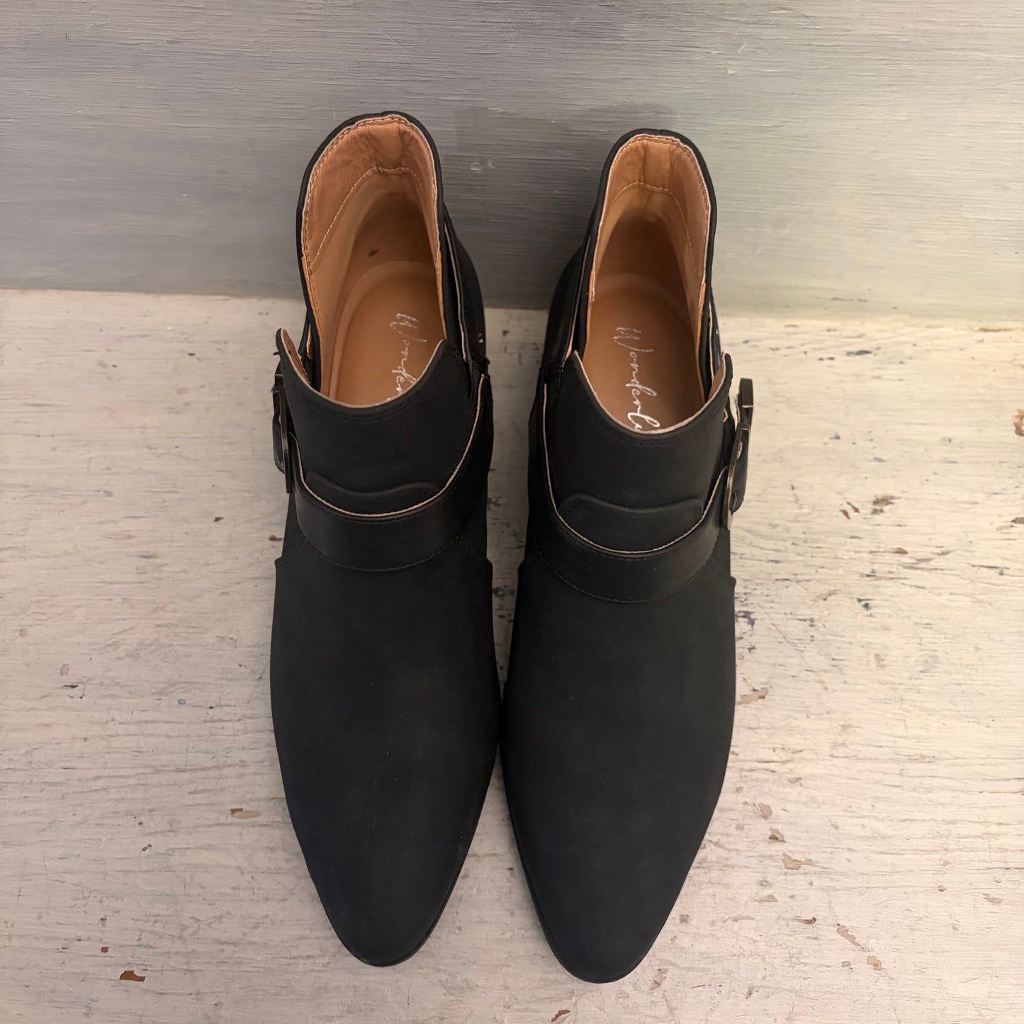 Wonderly Faux Suede "Fonda" Black Ankle Boot Booties Size 10M Good Condition