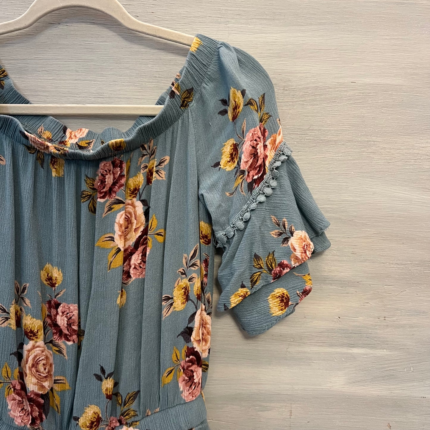 Xhilaration Blue Floral Print Romper Small Good Condition