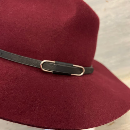 100% Wool Burgundy Faux Leather Band Fedora 21.5” Like New