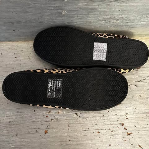 Jellypop Comfort Fit Leopard Print Canvas Slip On lace Up Sneakers Size 9.5 Like New