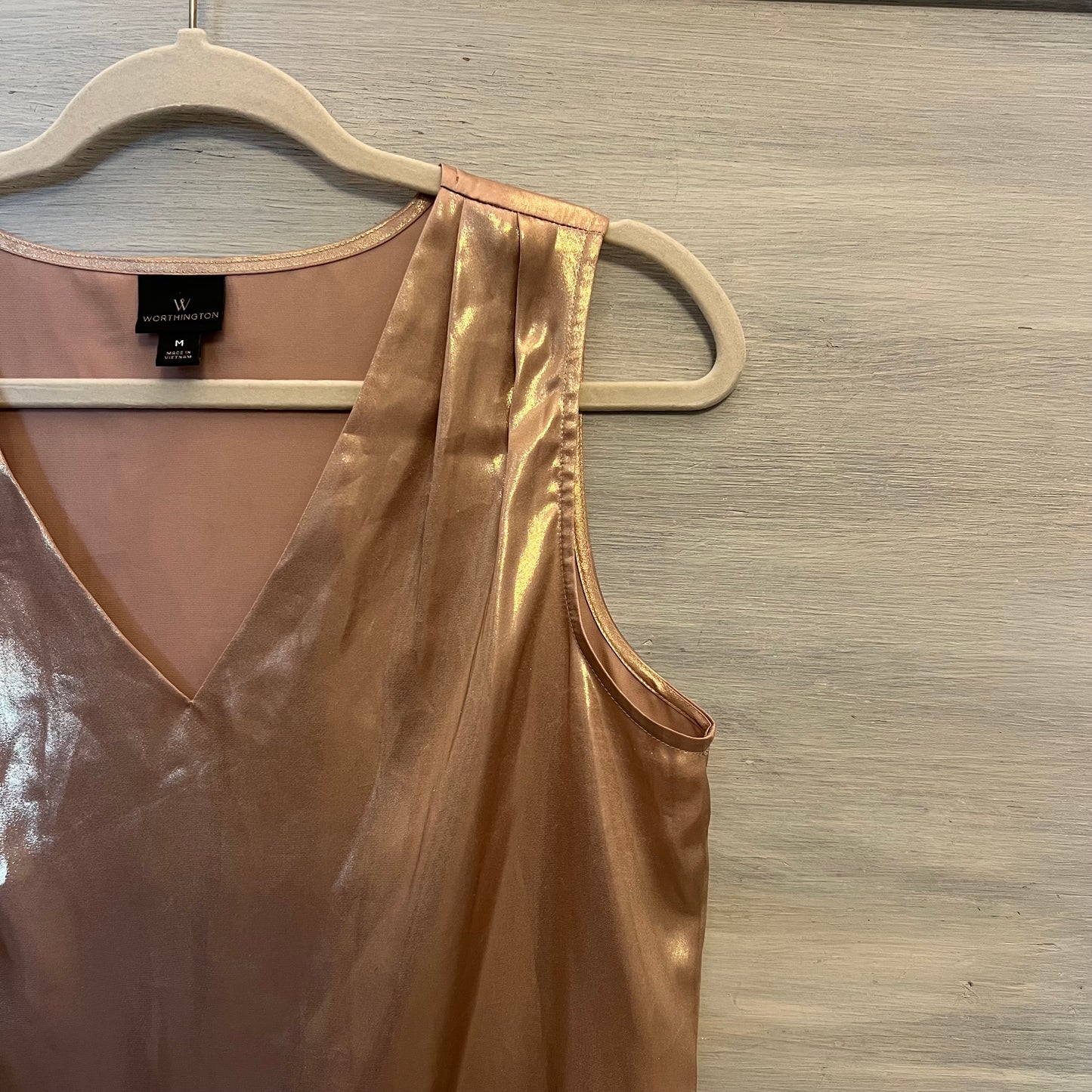 Worthington Champagne Shimmer Sleeveless V Neck Blouse Size Medium Like New