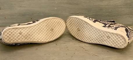 Outwoods Faux Snakeskin Fashion Mid Top Sneaker Black White Double Side Zip Size 10 Good Condition