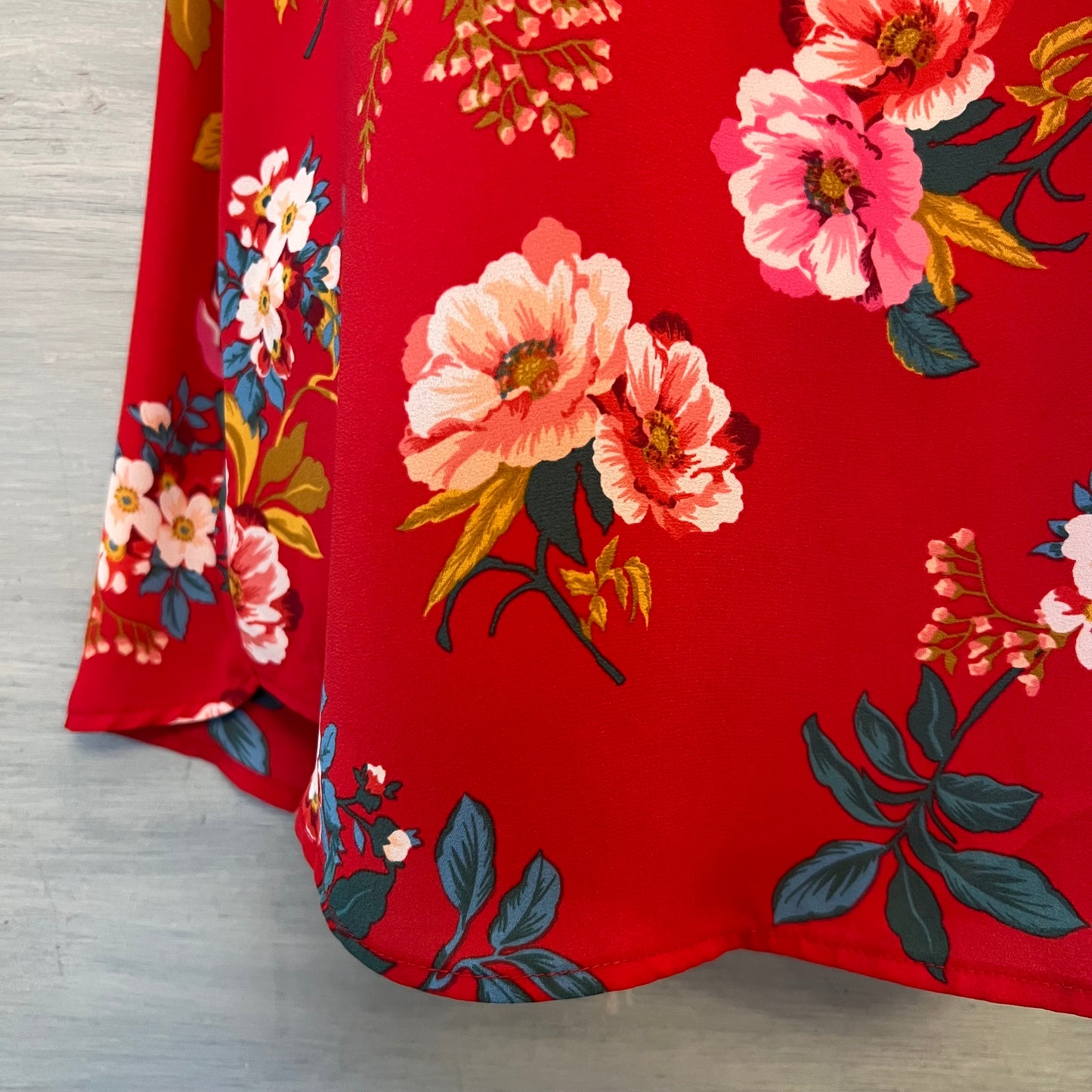 Loft Red Floral Ruffle Cap Sleeve Blouse Size Medium Good Condition