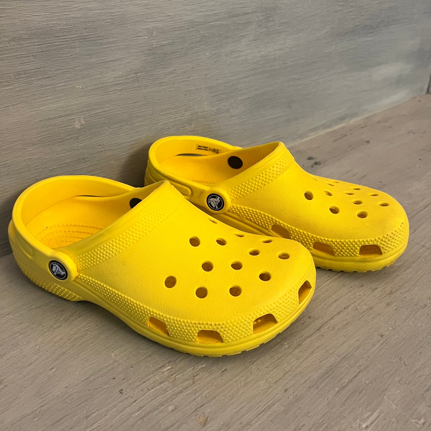 Crocs Adult Yellow Classic Slip On Clog Sandals W5/M7 Like New