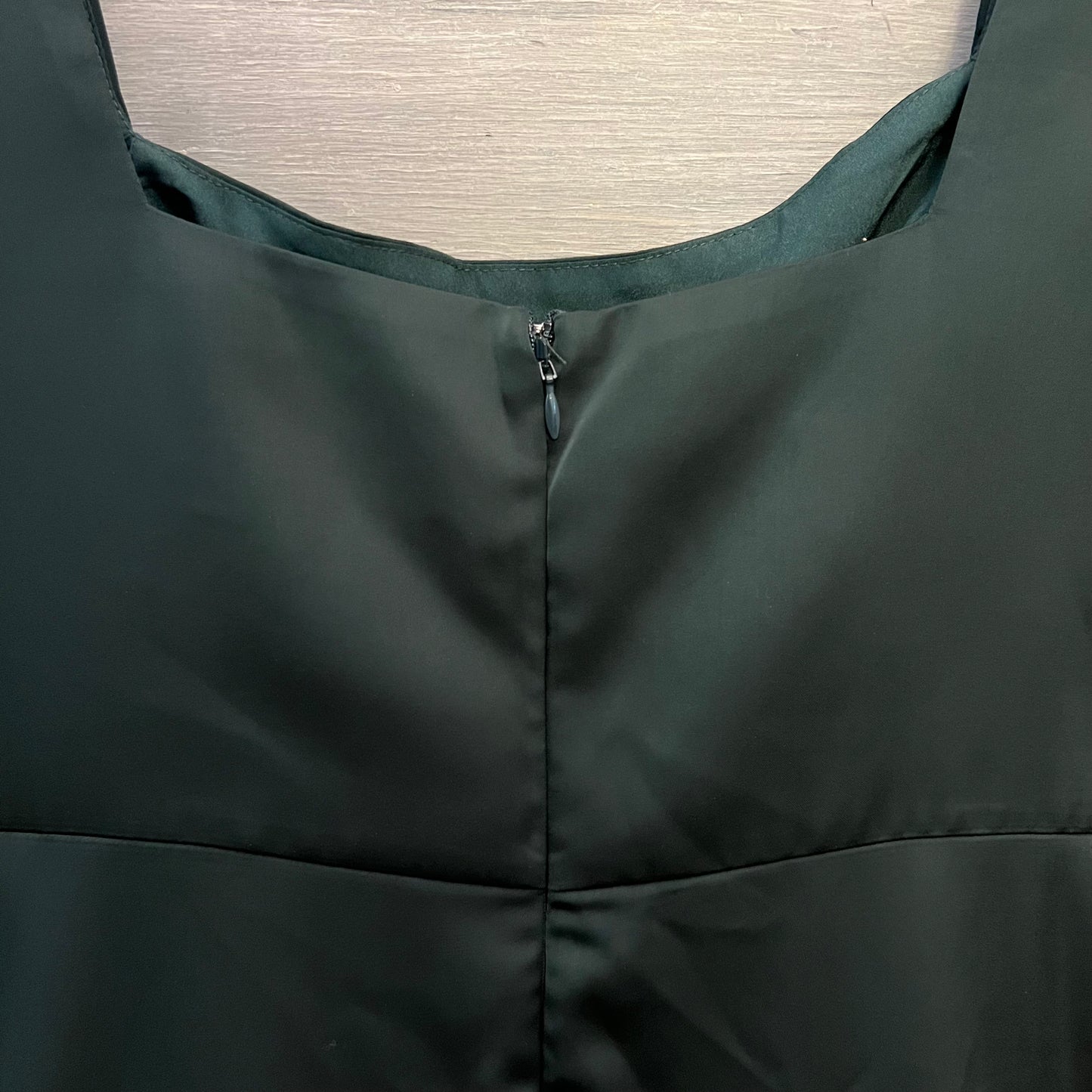 VOW’D Bridesmaids Dark Forest Green Satin Sleeveless Bridesmaid Dress Size 16 Good Condition