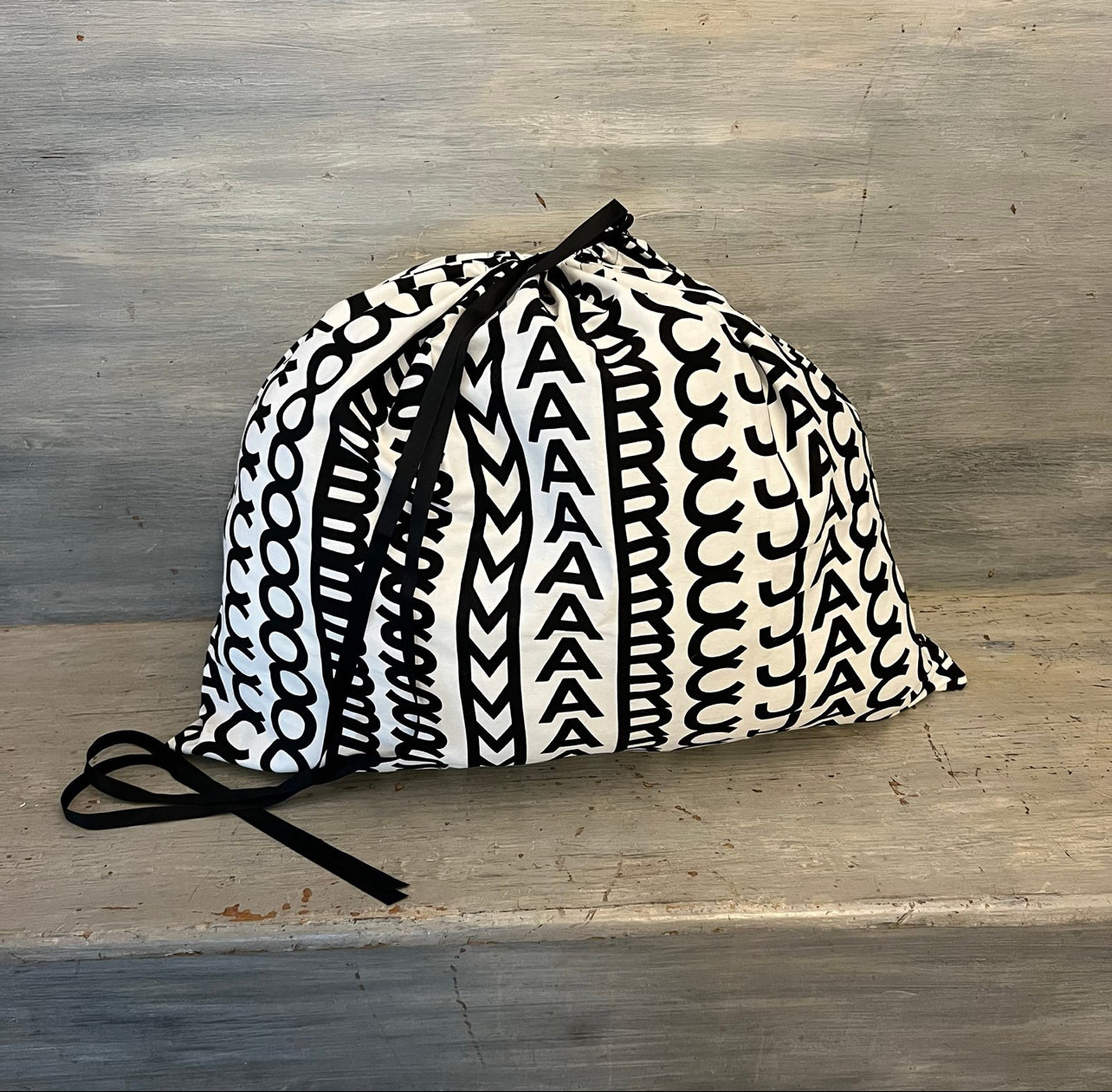 Marc Jacob’s Black White Drawstring Bag 25x21 Like New