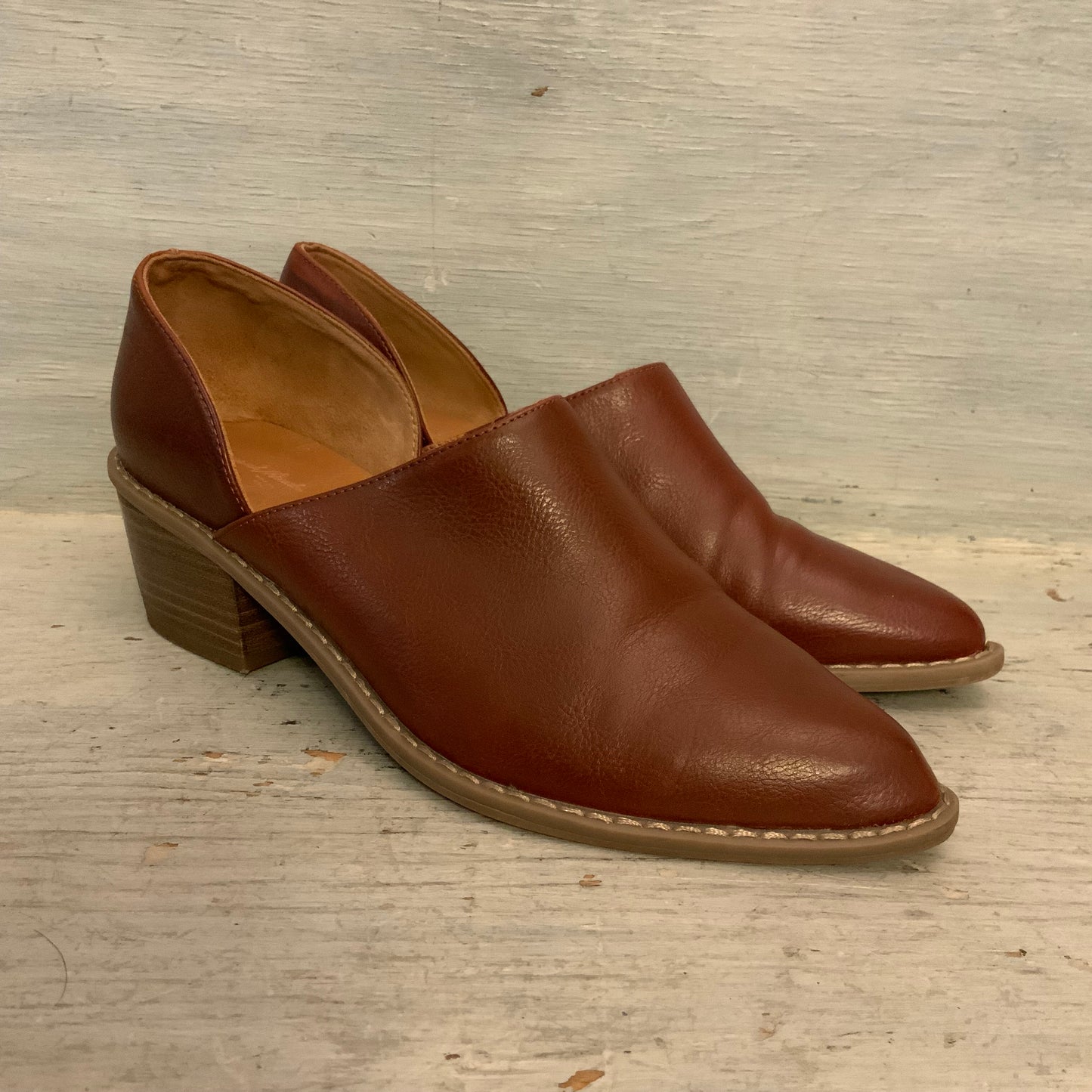 Universal Thread Faux Leather Brown Low Cut Heeled Bootie Shoes Size 8.5 Good Condition