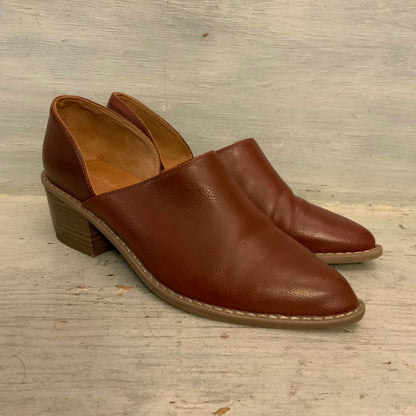 Universal Thread Faux Leather Brown Low Cut Heeled Bootie Shoes Size 8.5 Good Condition
