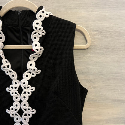 Vince Camuto Ornate Trim Band Vneck Sleeveless Little Black Shift Dress Size 6 Good Condition