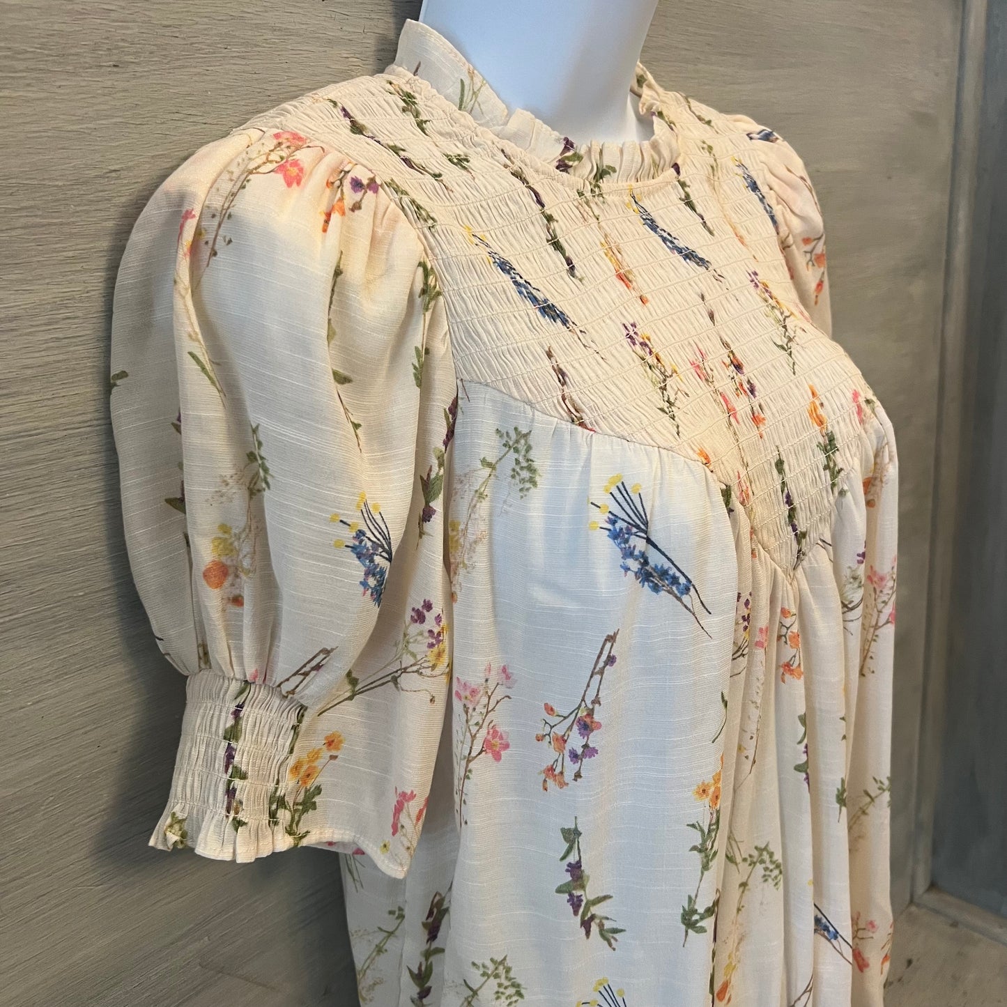 Rose & Olive Flowy Floral Print Ruffle Collar Blouse Size Small Like New