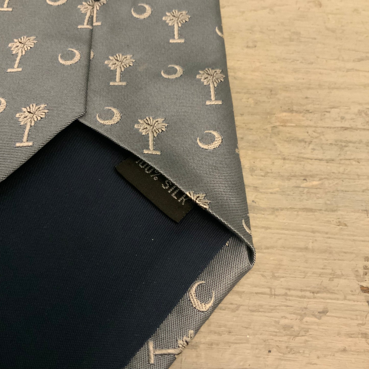 Ties by gramling Blue/White South Carolina Palmetto Moon Print XL Necktie 63" Good Condition