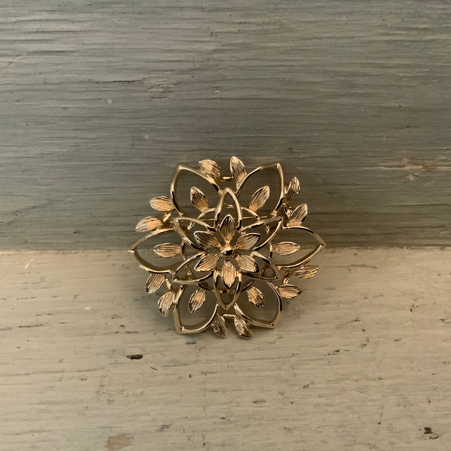 Vintage Sarah Coventry Gold Tone Floral Filigree Brooch Pin Good Condition
