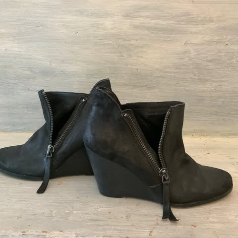 Jessica Simpson Black Suede Wedge Booties Size 5 Good Condition