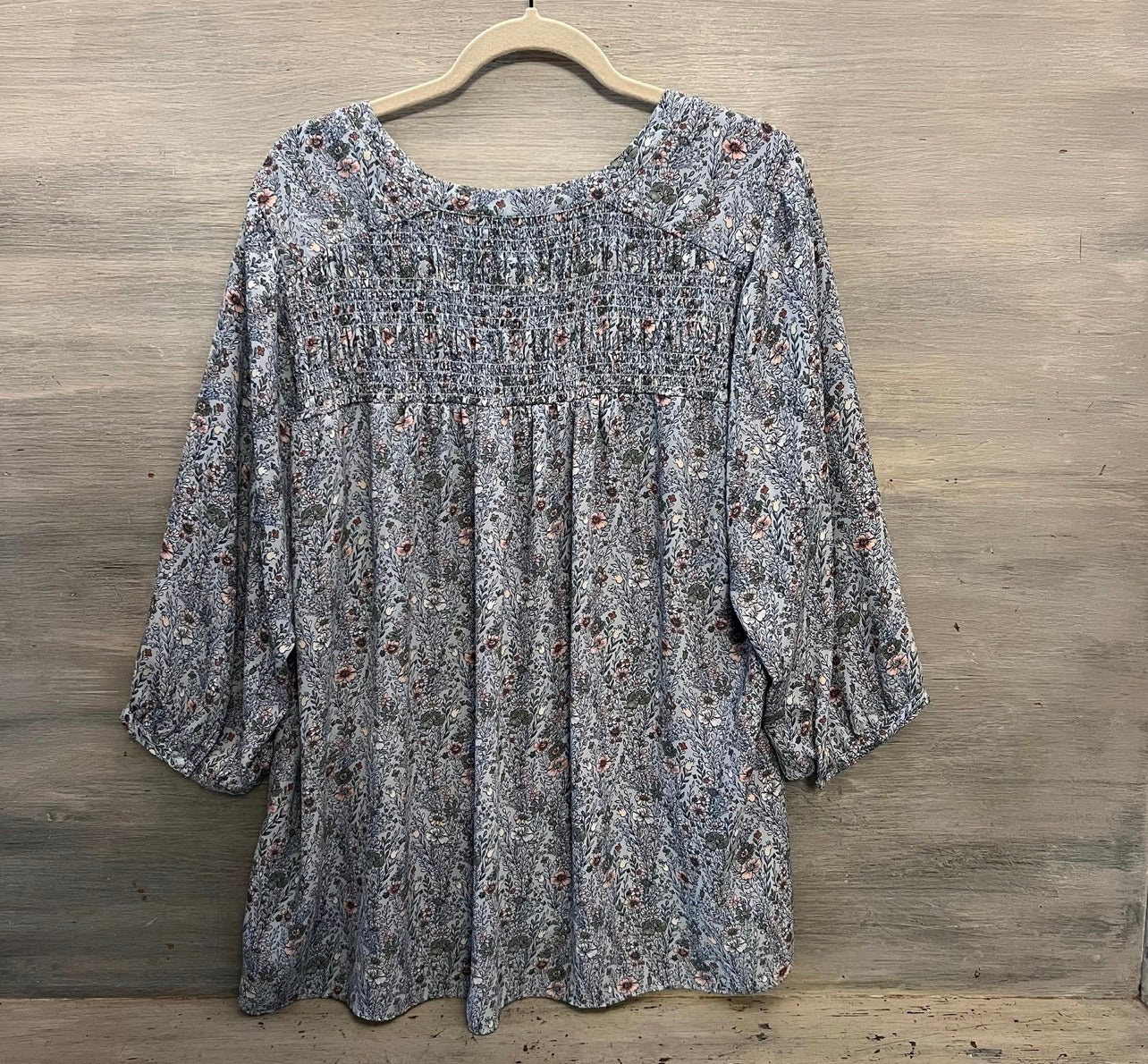 Rose + Olive Sky Blue Floral Print Vneck Button Down High Low Blouse Size 2x Good Condition