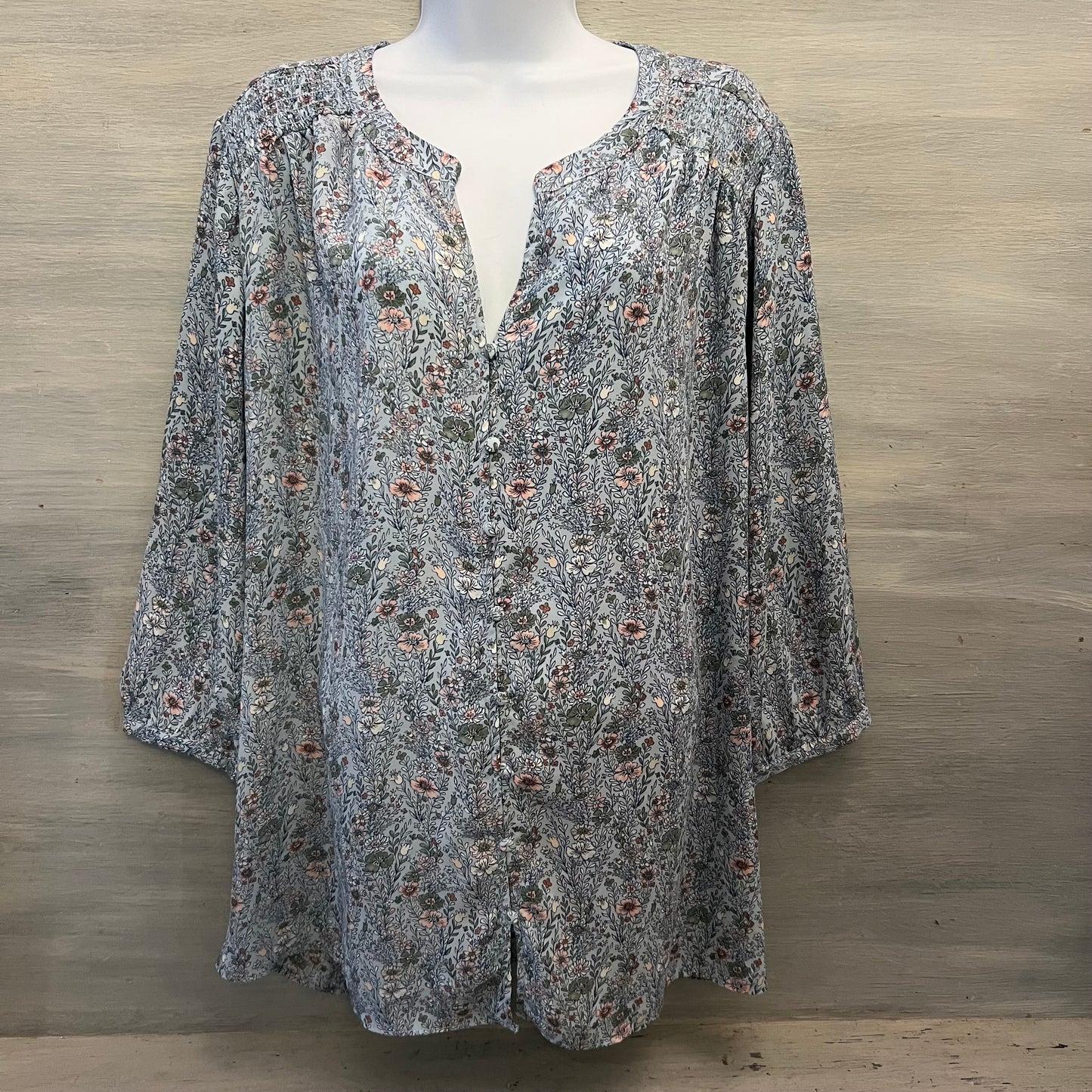 Rose + Olive Sky Blue Floral Print Vneck Button Down High Low Blouse Size 2x Good Condition
