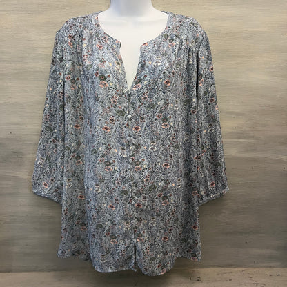 Rose + Olive Sky Blue Floral Print Vneck Button Down High Low Blouse Size 2x Good Condition