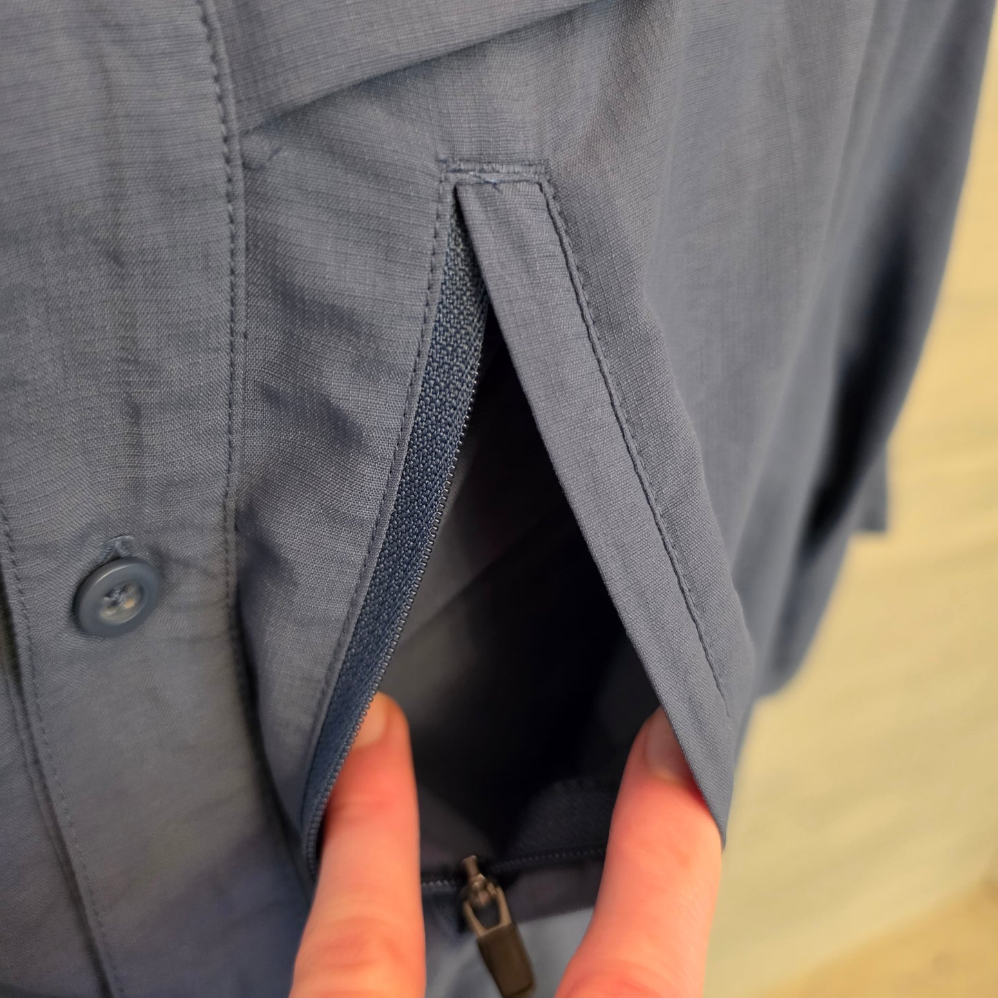 Habit Smoky Blue/Gray Lightweight Button Down Solar Protection Shirt Size Large Good Condition