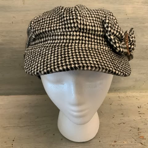 Black White Check Flannel Newsboy Cap Hat  with Bow Good Condition