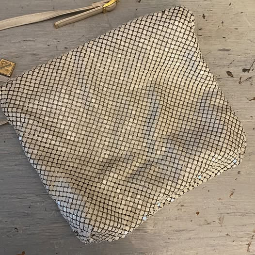 Vintage Whiting and Davis International Metal Mesh Purse Crossbody Adjustable Strap Like New